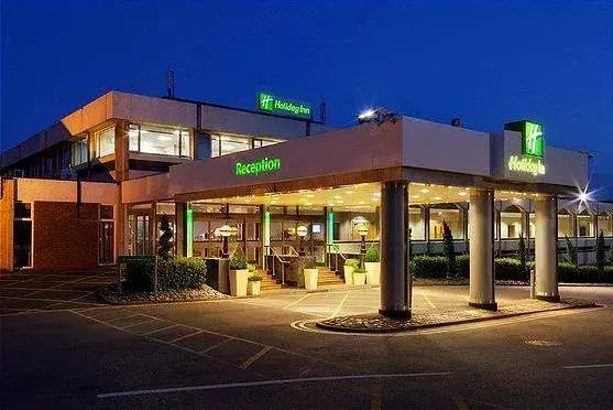 Festive Lunches at Holiday Inn Maidenhead 2024 at Holiday Inn Maidenhead/Windsor